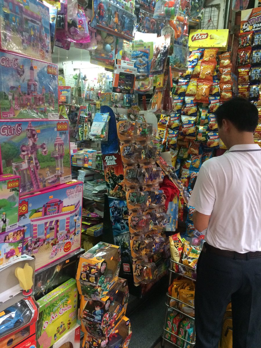 竜生九子博物館館長 En Twitter 文房具屋とおもちゃ屋 こういうおもちゃ屋見なくなった気がします 昔府中駅前にあった古いおもちゃ屋がこんなふうであった ブラベト T Co Aifveza446