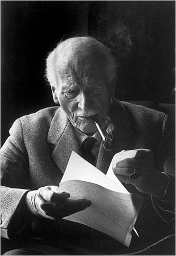 Hayatta en acı şey, bir insanın problemin kendinden kaynaklandığını görememesidir. Carl Gustav Jung