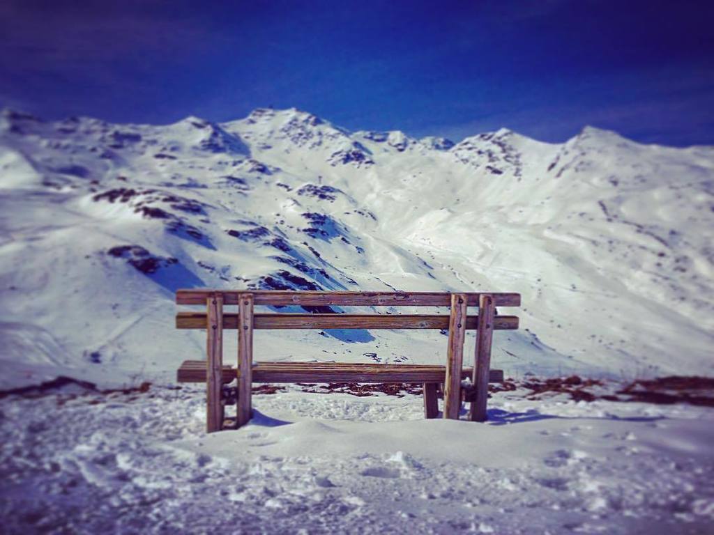 from atelier_xou, #mountain #montagne #valthorens #snow #neige #banc #france - more at ift.tt/1Lu8QKj