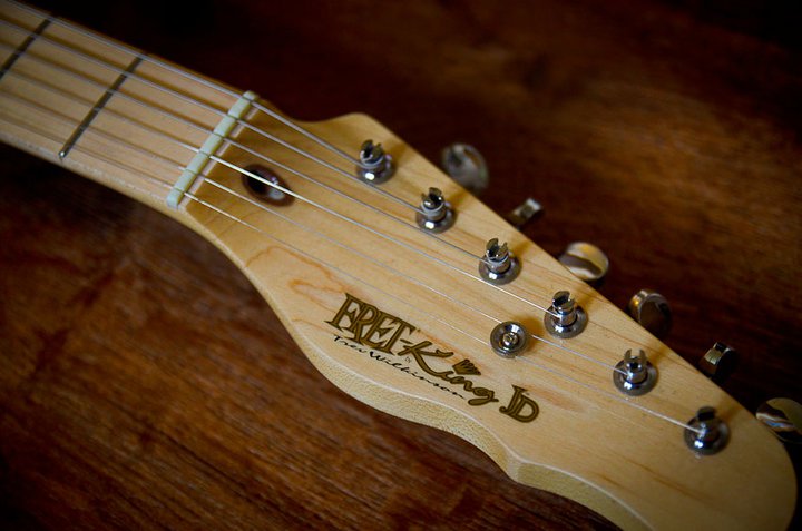 FretKing's tweet photo. @FretKing 'JD' @_JerryDonahue Guitar https://t.co/Bto59WDYuc @badgirlonguitar @GuitarWorldNews @iGuitarMag https://t.co/C68fiPmrb7