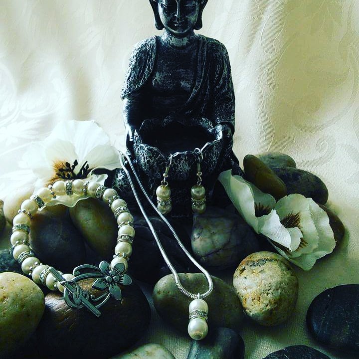 bdfagy's tweet image. We will have some beautiful handmade jewellery at our event made by saras crafts