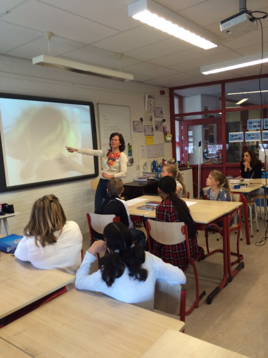 cocongroep7's tweet photo. Schrijversbezoek! Groep 7 ontvangt Bibi Dumon Tak! https://t.co/DzfG3S4D2y