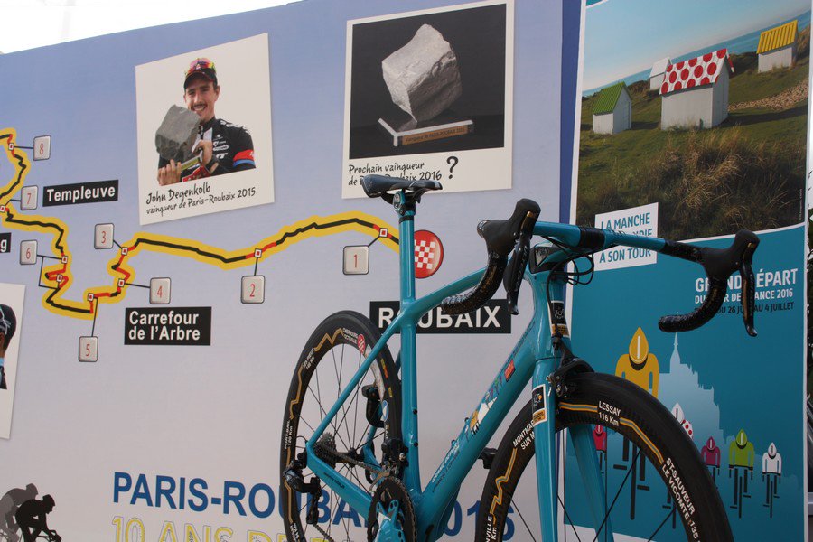 LeTour_LaManche's tweet photo. L'équipe du Grand Départ du Tour de France 2016 était présente à #ParisRoubaix ce week-end ! #TDFmanche #TDF2016 https://t.co/3YaMQVcRVO