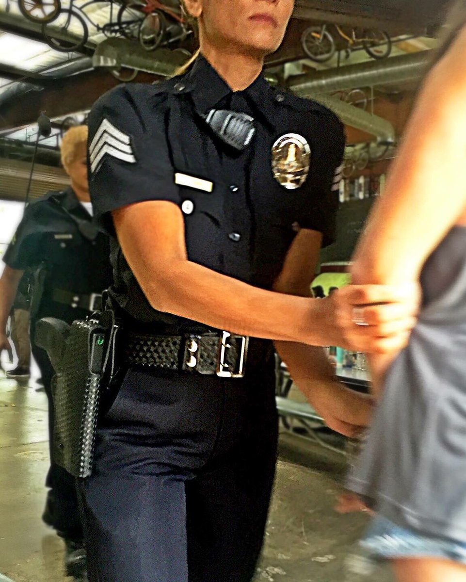 LenaEvans88's tweet photo. #MovieCop #FilmCop #Filming #BehindTheScenes #BTS #Actor #Handcuffs #LadyCop #RespectTheBadge #RespectTheUniform https://t.co/EgBqBNj6F1