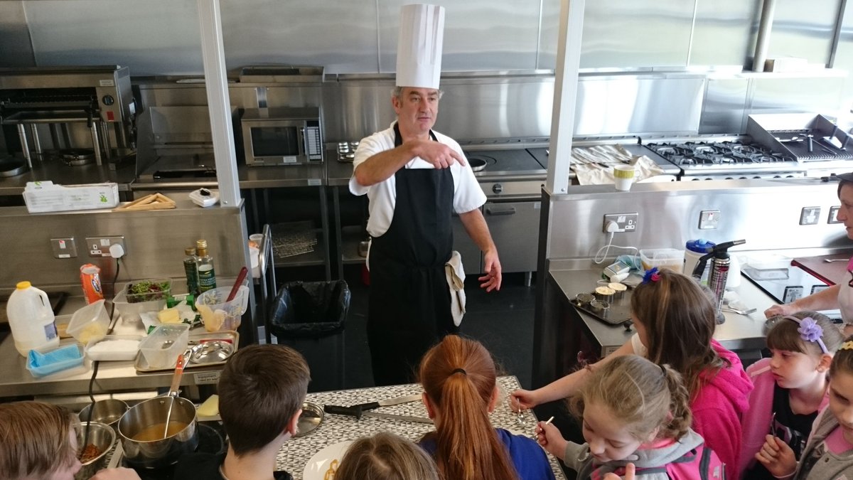 ERCL4's tweet photo. Thanks again to @chefIanBrown for another cooking demo at our Barrhead High camp this morning! @EastRenCouncil https://t.co/8kiRBGSxiW