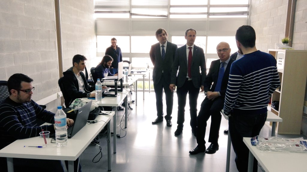 JHdezAlbarracin's tweet photo. La startup #InfusionSolutions, también ubicada en @Ceeict, crece y ya genera puestos de trabajo. Enhorabuena. https://t.co/Ow2lATYDHh