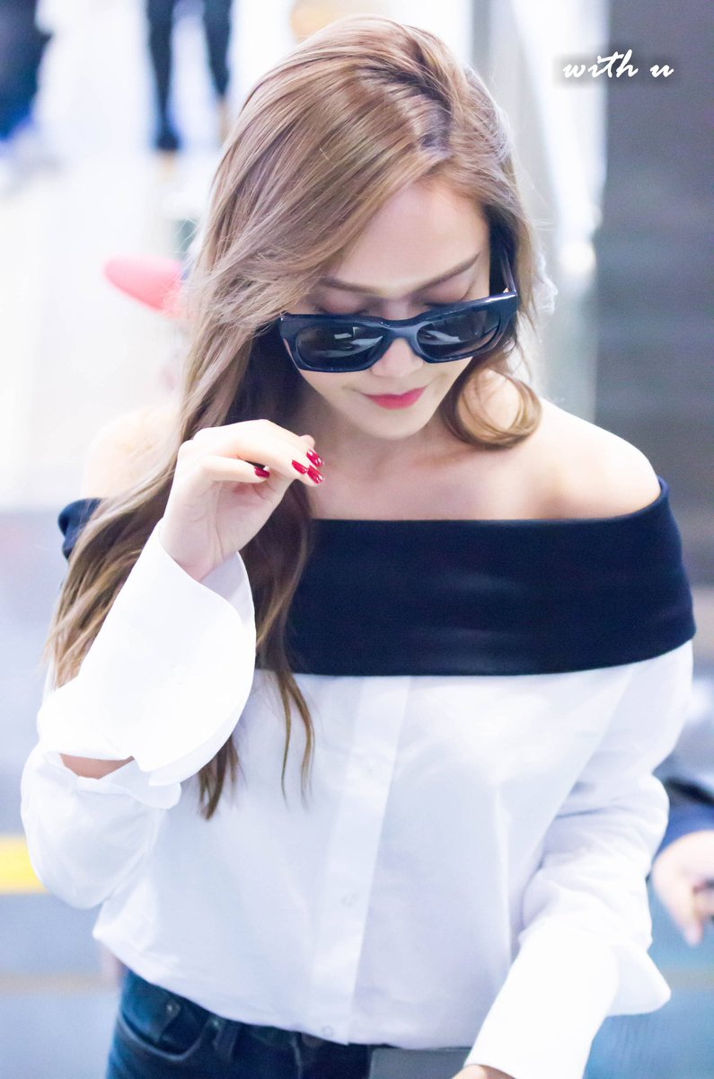 jsy fashion on X: 161208 Incheon Airpot CHANEL: Small Trendy CC Flap Bag  (Black), $5.600  #JessicaJung #JessicaInWonderland   / X