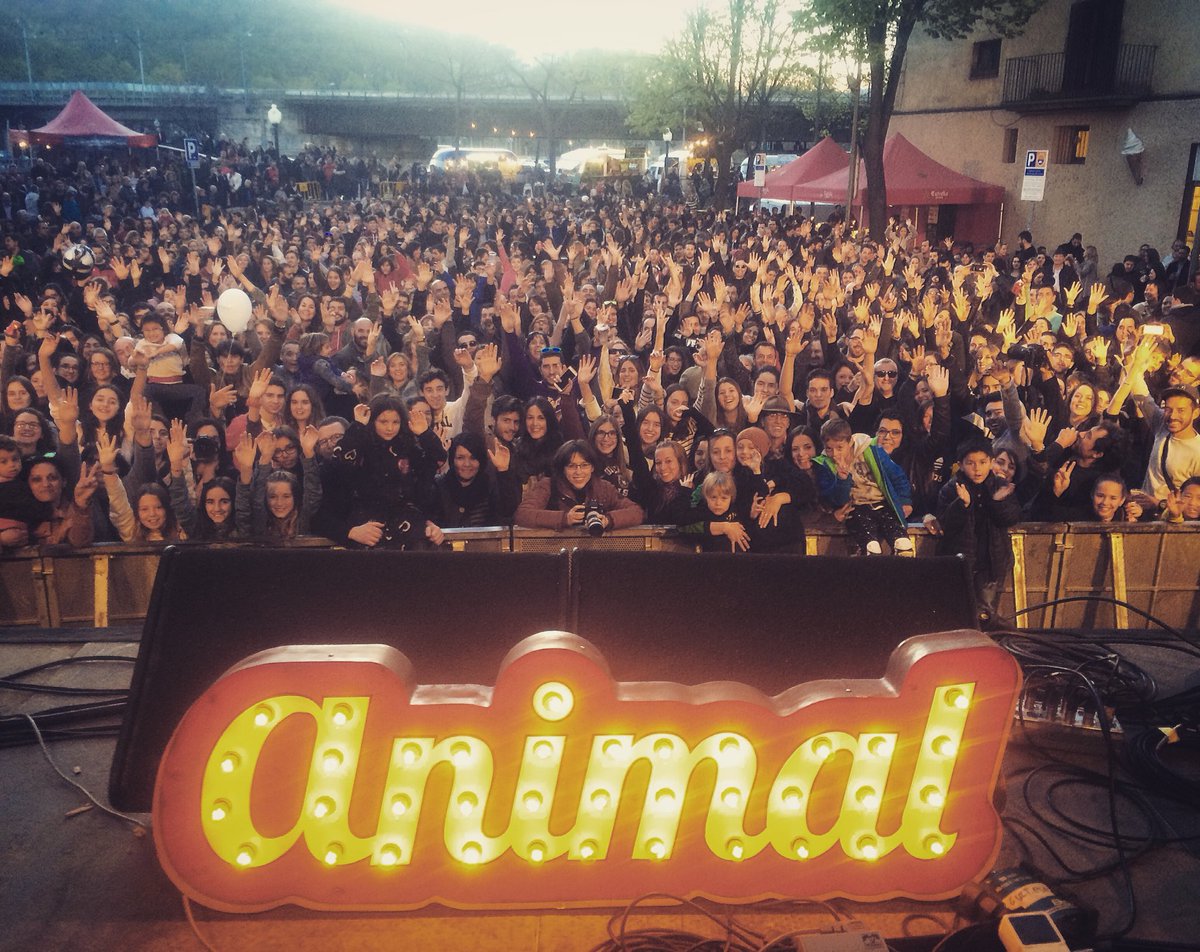 animalgrup's tweet photo. Increible #GIRONA! Sense paraules.. Moltes gràcies per acompanyar-nos al @FestivalStrenes !! Volem tornar! https://t.co/AIP3WrR4SO