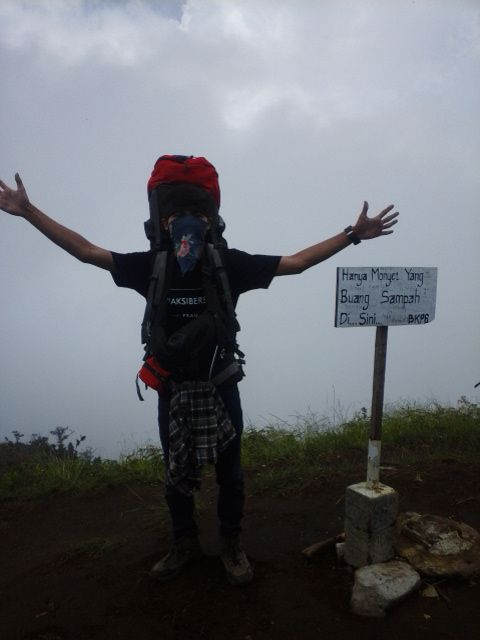 rakarsyd's tweet photo. Hanya monyet yg buang sampah disini https://t.co/iRnPAyT3KT