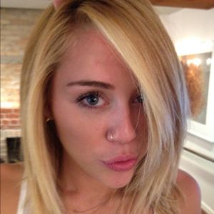 milesangels's tweet photo. estas selfies lo son todo💘💘 https://t.co/LTBDHRFHPq