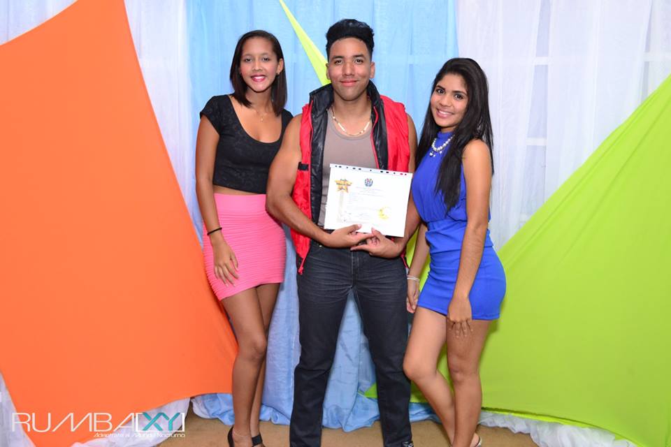 SupportingTlt's tweet image. graduación de mi negro como modelo ✴✴✴🍸💋