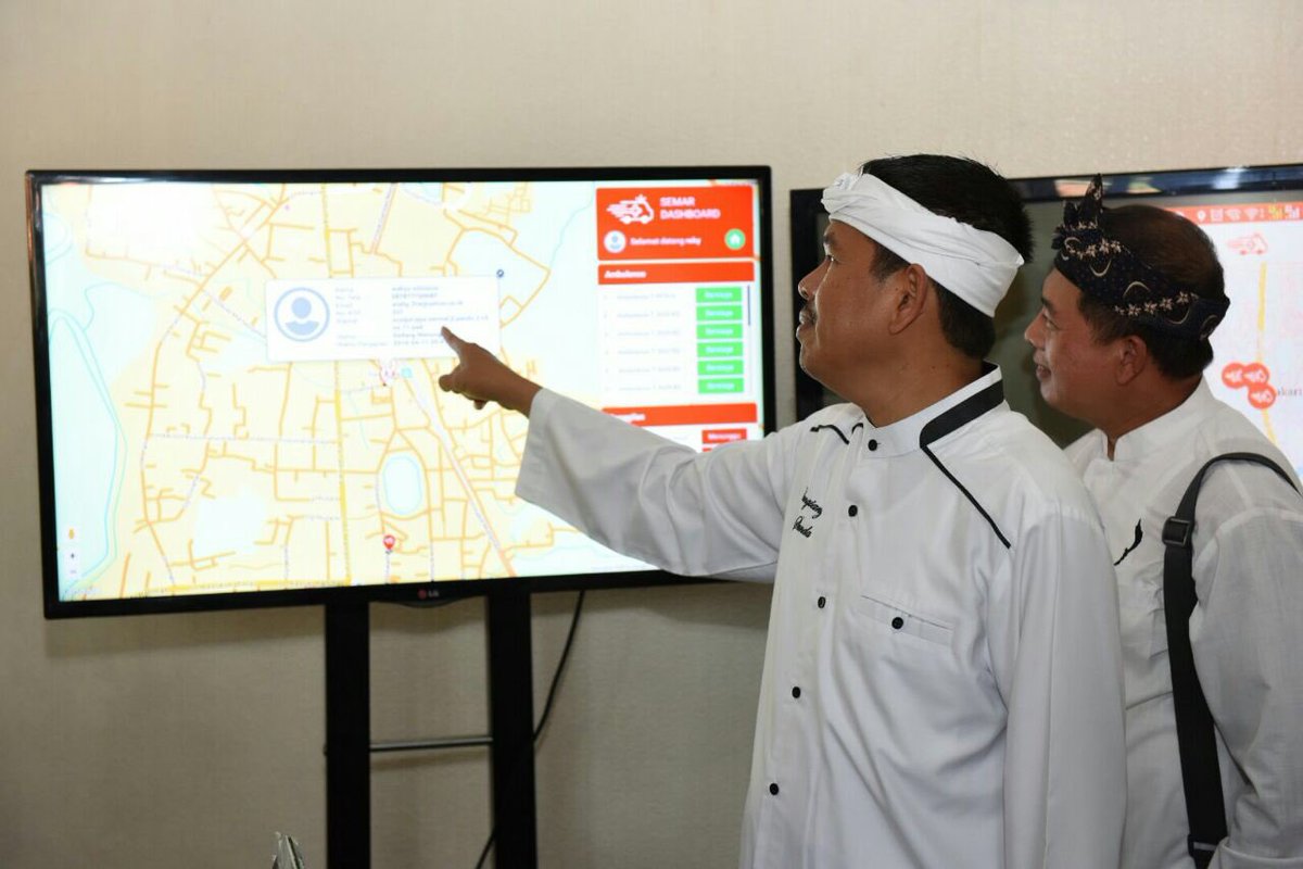DediMulyadi71's tweet photo. hari ini kami me-launching aplikasi ambulance online, kami namai "SEMAR" (Safety Emergency Medical Rescue) https://t.co/tNk2ywGtn7