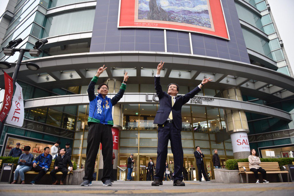 "나 나름 60대다. 그런데 이러고 있다. 황창화후보를 그만큼 당선시키고 싶다. 도와달라. 상계동에 지인이 있는 분들, '황창화를 부탁해' 전화 돌려달라"