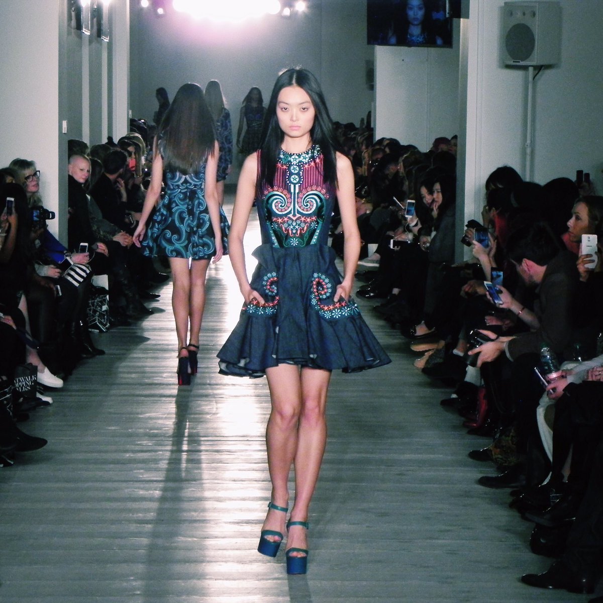 Shooting from the photographers pit with <a href="/CanonUKandIE/">Canon UK and Ireland</a> at <a href="/LFWEnd/">LFW End</a> #ShootTheShow

At <a href="/STUDIO_FULTON/">Holly Fulton</a> Catwalk Show 📸