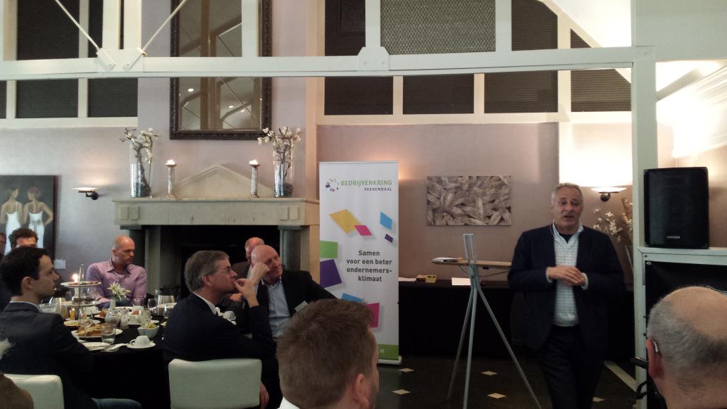 nelvanvessem's tweet photo. Ook wethouder @marco_verloop @gemVeenendaal bij lunchbijeenkomst @BKVeenendaal @ResidenceRhenen met 120 ondernemers https://t.co/6oGcGrMOKX
