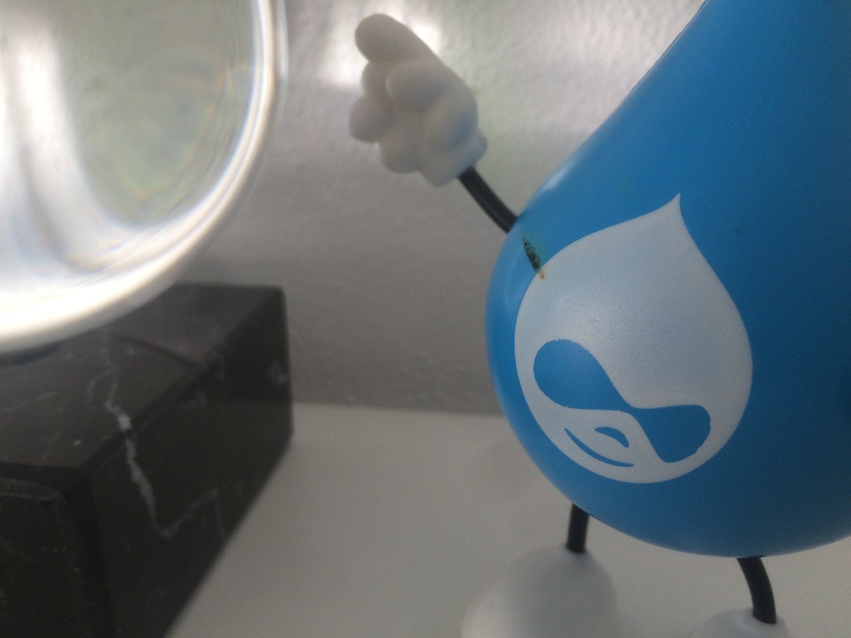 imregmelig's tweet photo. Warning! Do not place your #drupalicon behind your #splashaward in a sunny place @splashawards #scorch
@LimoenGroen https://t.co/xPT1H4GlBM