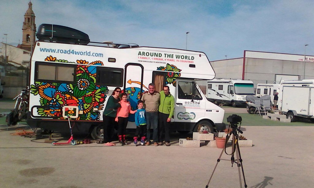 La vuelta al mundo en autocaravana......  Road4world.
Ahora con nosotros, todo un placer.