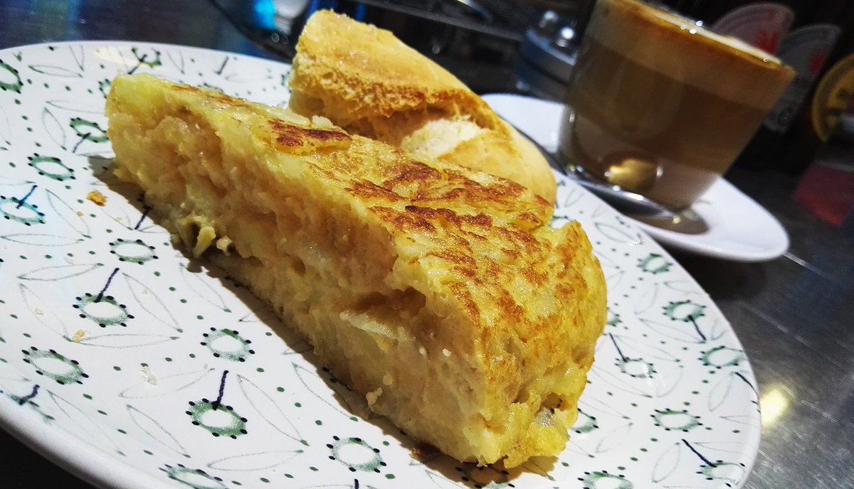 Podéis desayunar en DVINOS 2.0 con un café con pincho por 2€, y sólo por la mañanas con nuestra deliciosa tortilla 😋