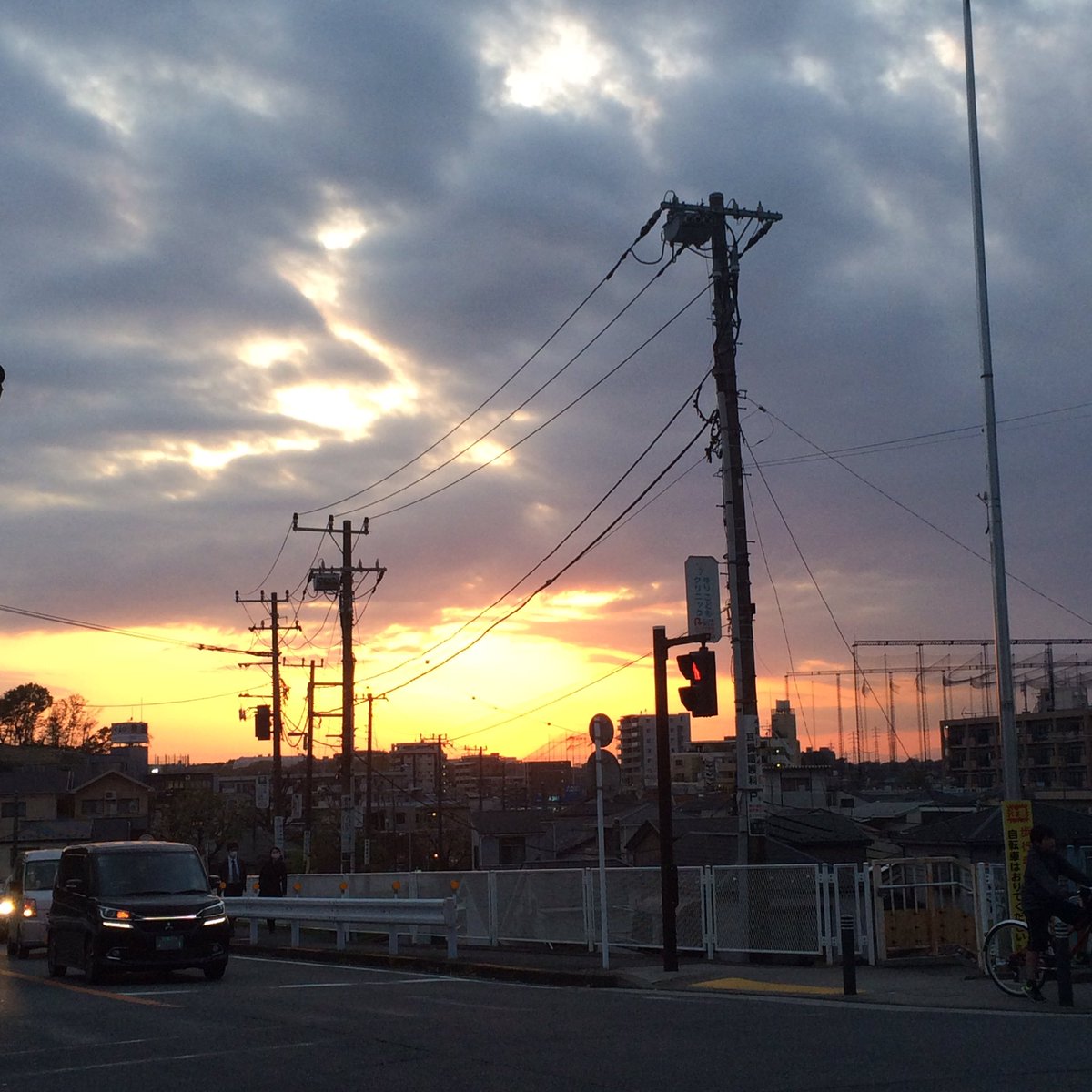 持久走疲れた!
足がくがく
でも夕日が綺麗だったから
それでちゃら!!笑笑