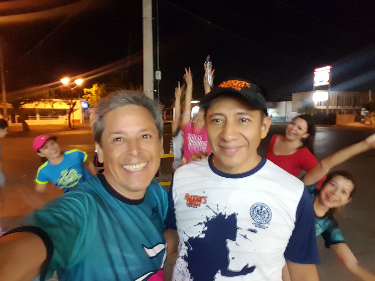ImeHuerta's tweet photo. Chulada de runners 5am, ruta de 6km @runnersteamrtm #RTMCantaritos #FcoDeMontejo #RTMSumandoKilómetros https://t.co/pEuCKSrez4
