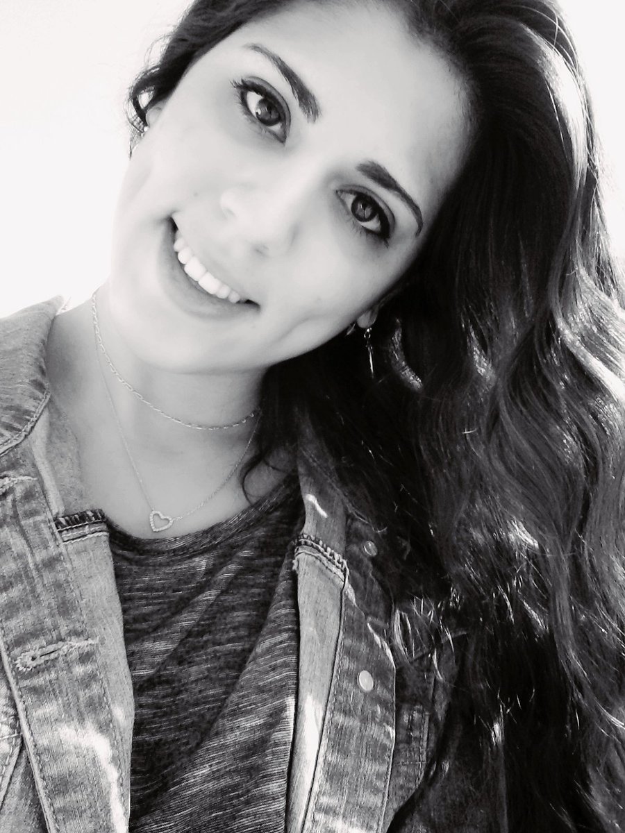 LauraRhie's tweet image. @youhumour Je tente ma chance mais toujours avec le sourire ahah! 😁 #YouSmile #Fossettes