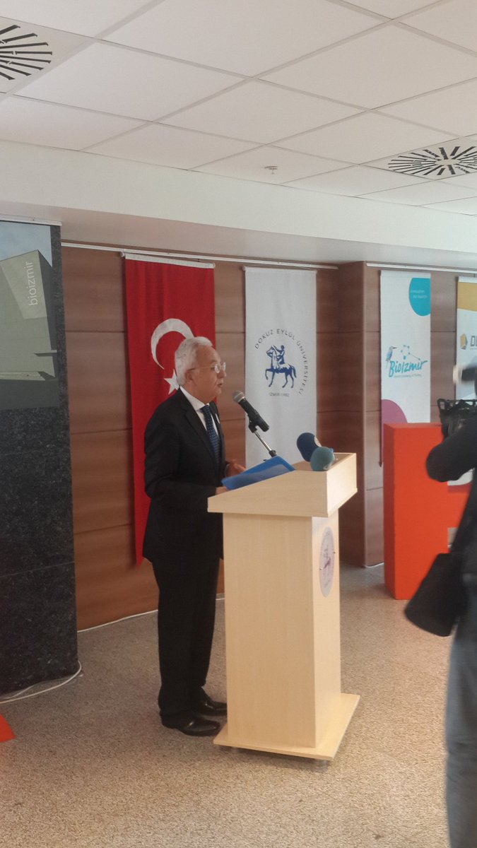 BioIzmir Binasi temel atma toreni Rektorumuz Prof. Dr. Mehmet Fuzun'un konusmalariyla devam ediyor. <a href="/bio_izmir/">Bioİzmir</a>