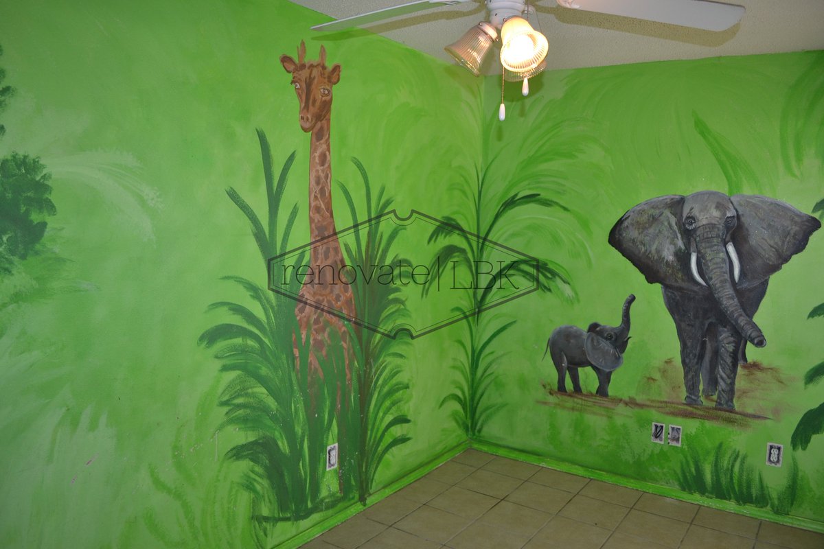 renovateLBK's tweet photo. https://t.co/eIeCr21Bwa Elephant didn't last long on this #housepaint project #interiors #LBK #Lubbock #before https://t.co/FzzPIvHjKC