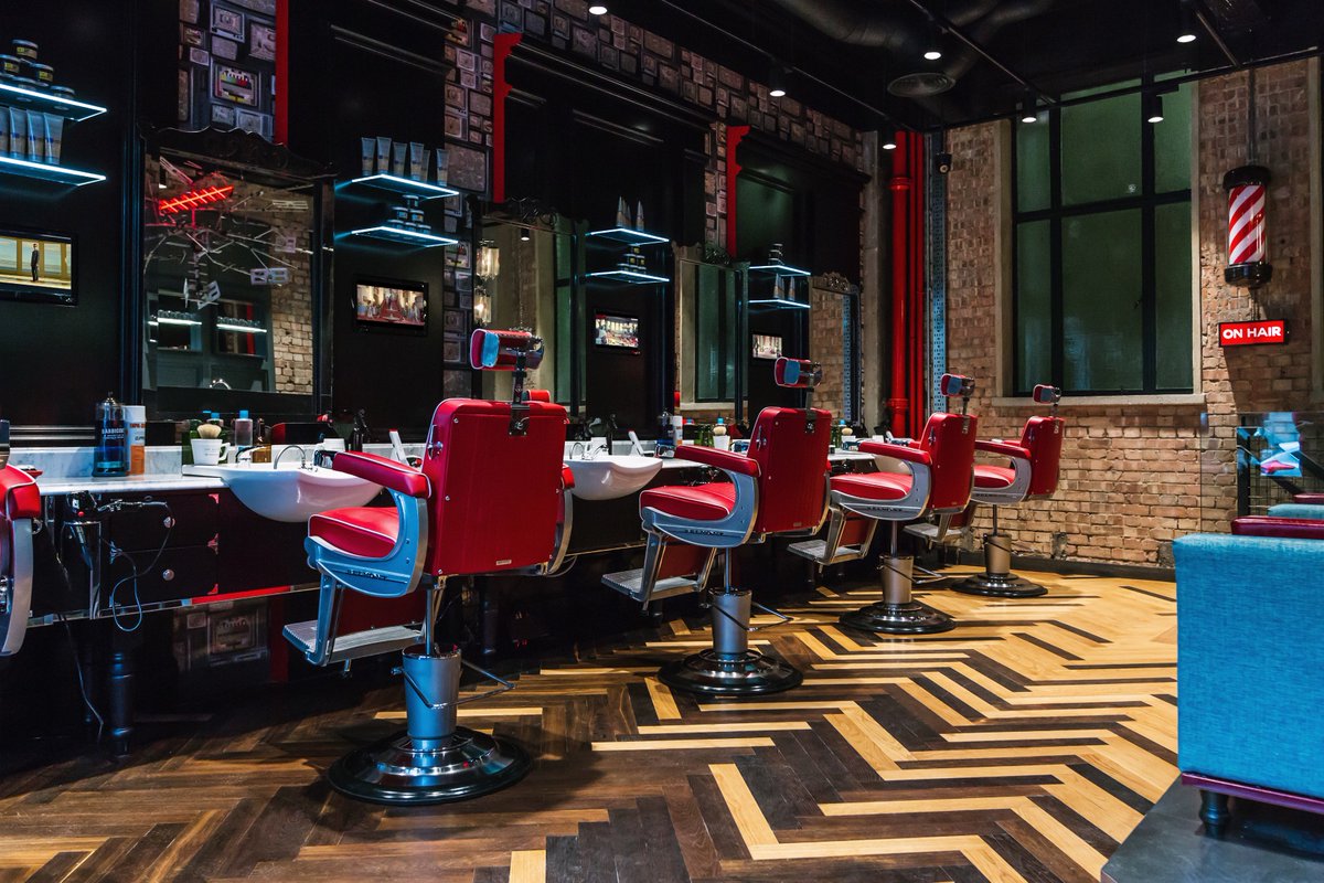 Teds_Grooming's tweet photo. Ted's new store reflects Ted’s inspiration from the shining stars of the silver screen #TedOnTheStrand https://t.co/89W3NKiro6