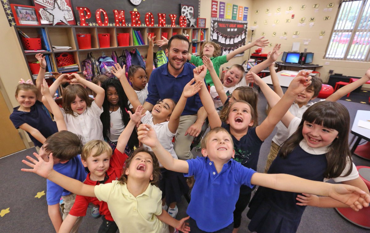 RedHuber's tweet photo. Video: https://t.co/N7rvL7dzVm This is why @FamousinFirst is Seminole County Teacher of the Year. #scpstoy2017 https://t.co/cTdvr7b40U