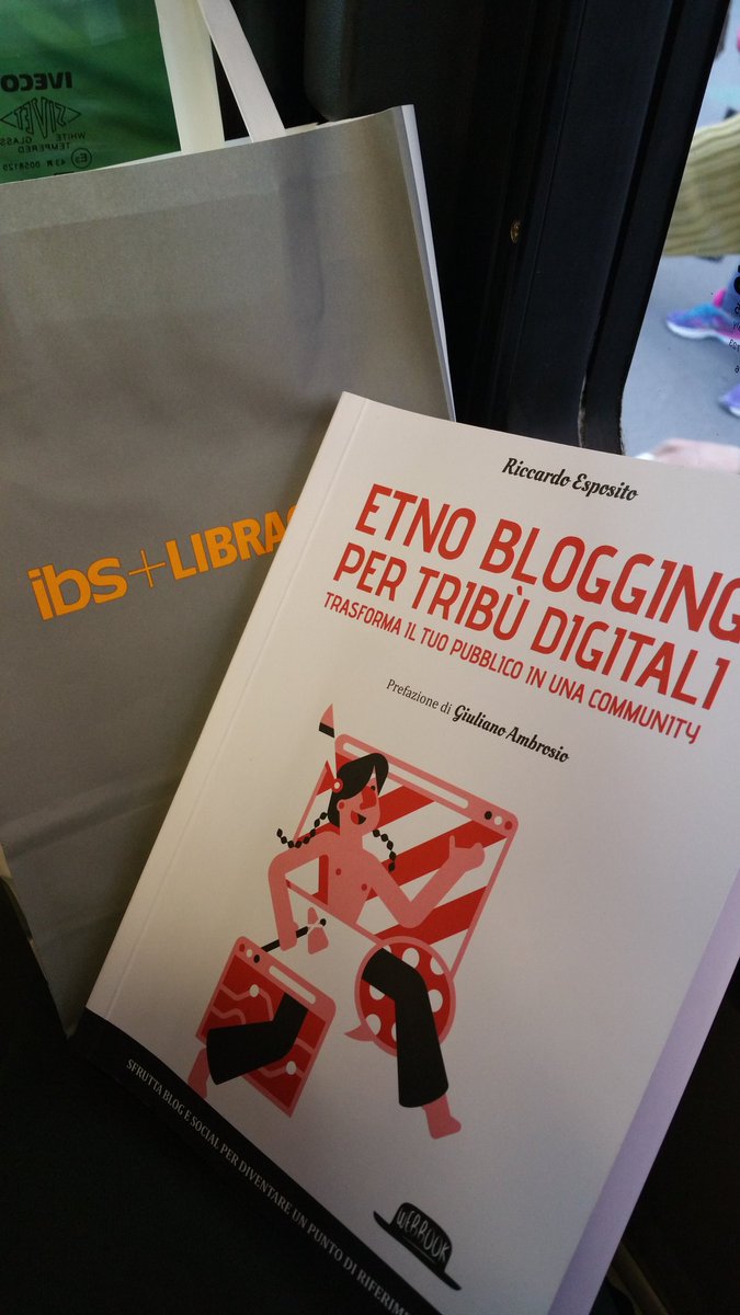 lpasquarelli010's tweet photo. Teoria del Caos: una "farfalla" svolazza alla presentazione di #InfluencerMarketing, ma poi compra #EtnoBlogging! 😜❓ https://t.co/4wkgw5Aaxv