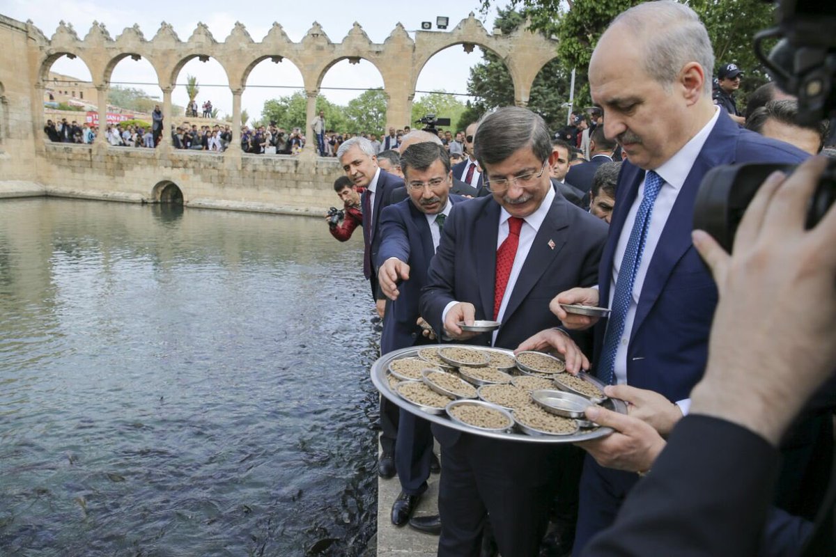 farukcelikcomtr's tweet photo. Balıklıgöl ziyaretinin ardından Sayın Başbakanımızın başkanlığında Bakanlar Kurulumuzun toplantısına başladık. https://t.co/obK5swdOJz