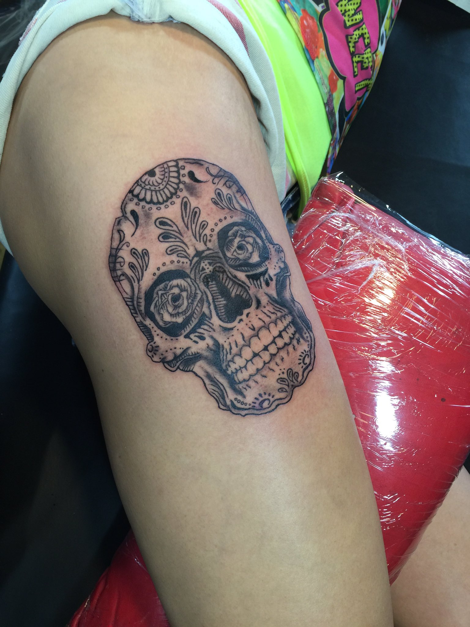 2face Tattoo Studio 女性の腕にバラ 太ももにメキシカンスカル彫りました タトゥー Tattoo 刺青 薔薇 Rose メキシカンスカル Mexicansukll 千葉 木更津 T Co 5eah8g72w9 Twitter