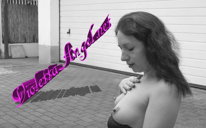 die cam ist on... auf https://t.co/UkuyEIiogE und den gro&szlig;en Portalen ;-) https://t.co/xGwR64jWEQ<a href="/tag/violettaangel"class="tags"><span>#violettaangel</span></a><a href="/tag/2hot4you"class="tags"><span>#2hot4you</span></a>