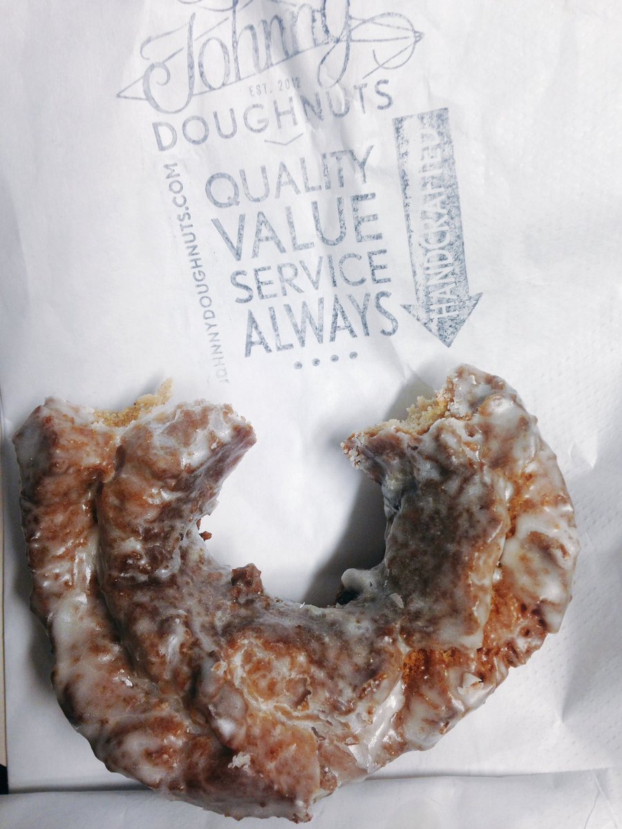 tessoliphant's tweet photo. Couldn't wait to take a bite..or two. Shout out to @suchaBATCH for hooking it up with MY FAVORITE doughnie #JDLife 😻 https://t.co/9jeCt1lPE5