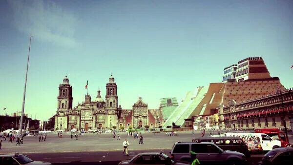 En_elDF's tweet photo. ¿Cómo se verían los 65 m de altura de la catedral a un lado de los 47 m del templo mayor? https://t.co/uJ6k4uXcoW