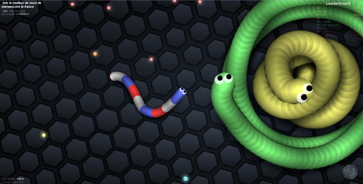 XxXMiZDXxX's tweet photo. Someone is about to die in @slitherio and it's gonna be a biggin! https://t.co/YzEwQCBUTk