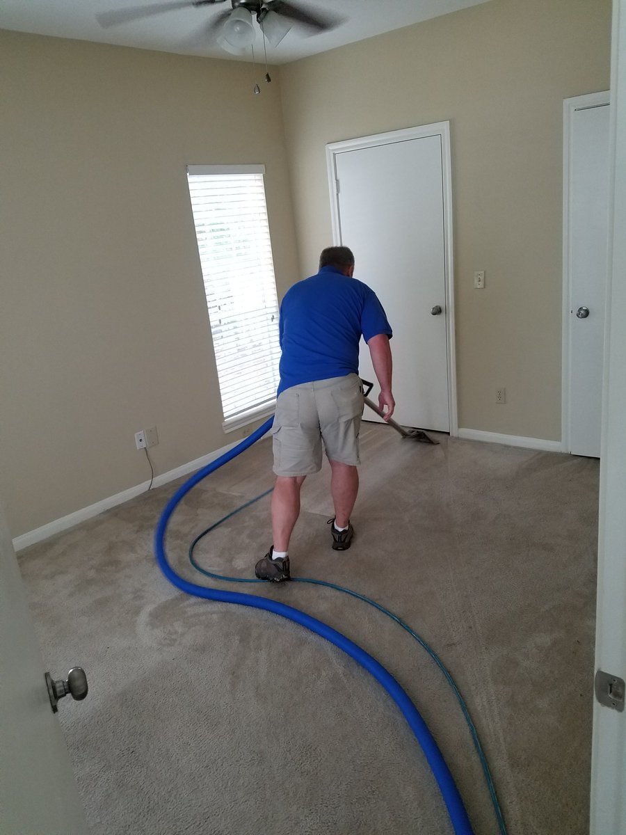 tigrpawcs's tweet photo. Putting in work on a Monday @LexingtonApts #carpetcleaning #FamilyBusiness #TigerPaw #MSgulfcoast #MS #gulfcoastlife https://t.co/SP9omsEOF0