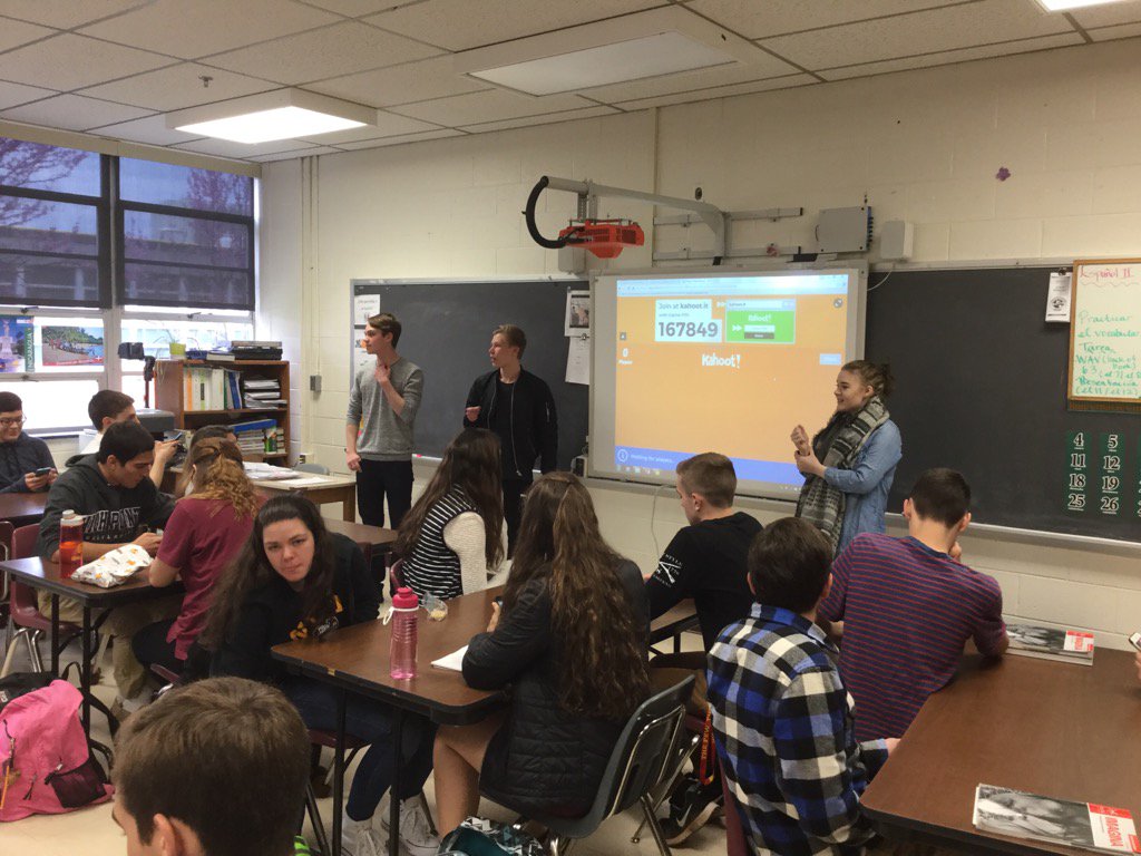 Liedonlukio's tweet photo. Teaching Finnish to American students. Lots of fun. #LIYLS2016 #Finland #Suomi https://t.co/GgvZOzSsCM