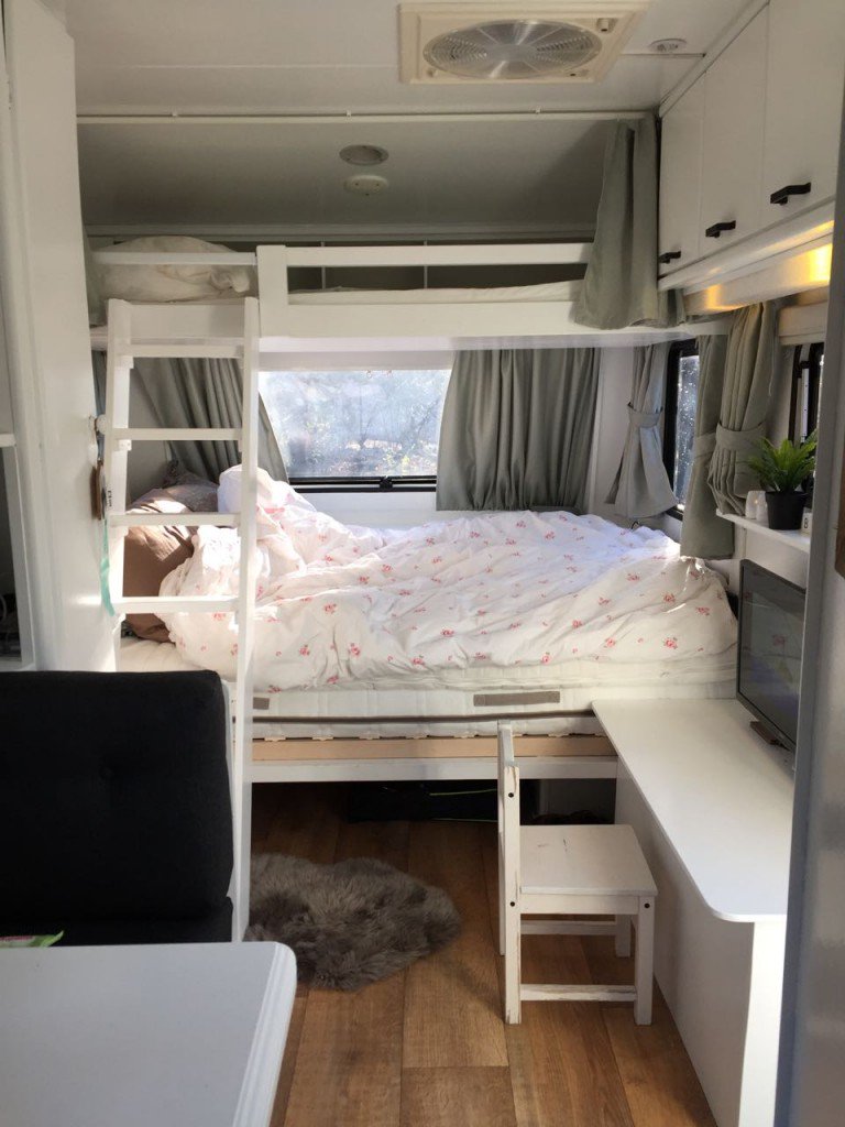 Caravanity's tweet image. Zo maak je een #stapelbed in een #caravan: caravanity.nl/6683-2/