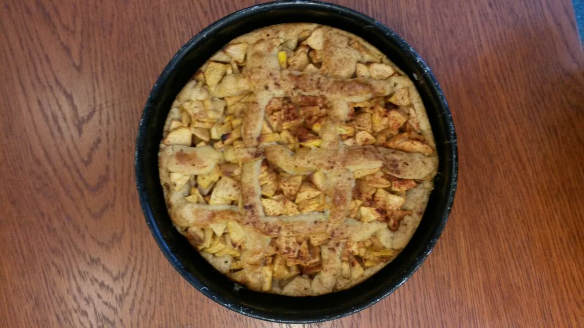 NotarisHerwig's tweet photo. Vandaag kwam een klant een heerlijke warme appeltaart afgeven die ze zelf had gebakken. Leuke opsteker! https://t.co/zipT4u7FNv