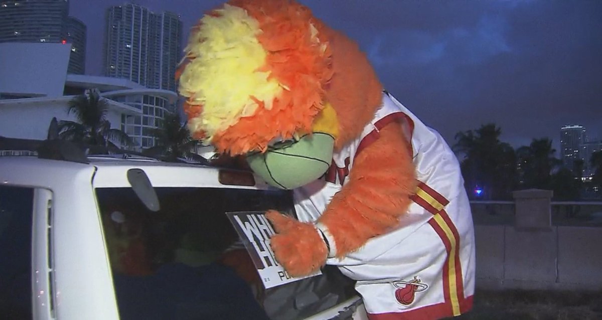 It's playoff time, @MiamiHEAT giving out car decals to fans this morning bit.ly/1ROFP3R?utm_me… #WhiteHotHeat https://t.co/SUA5RodV06