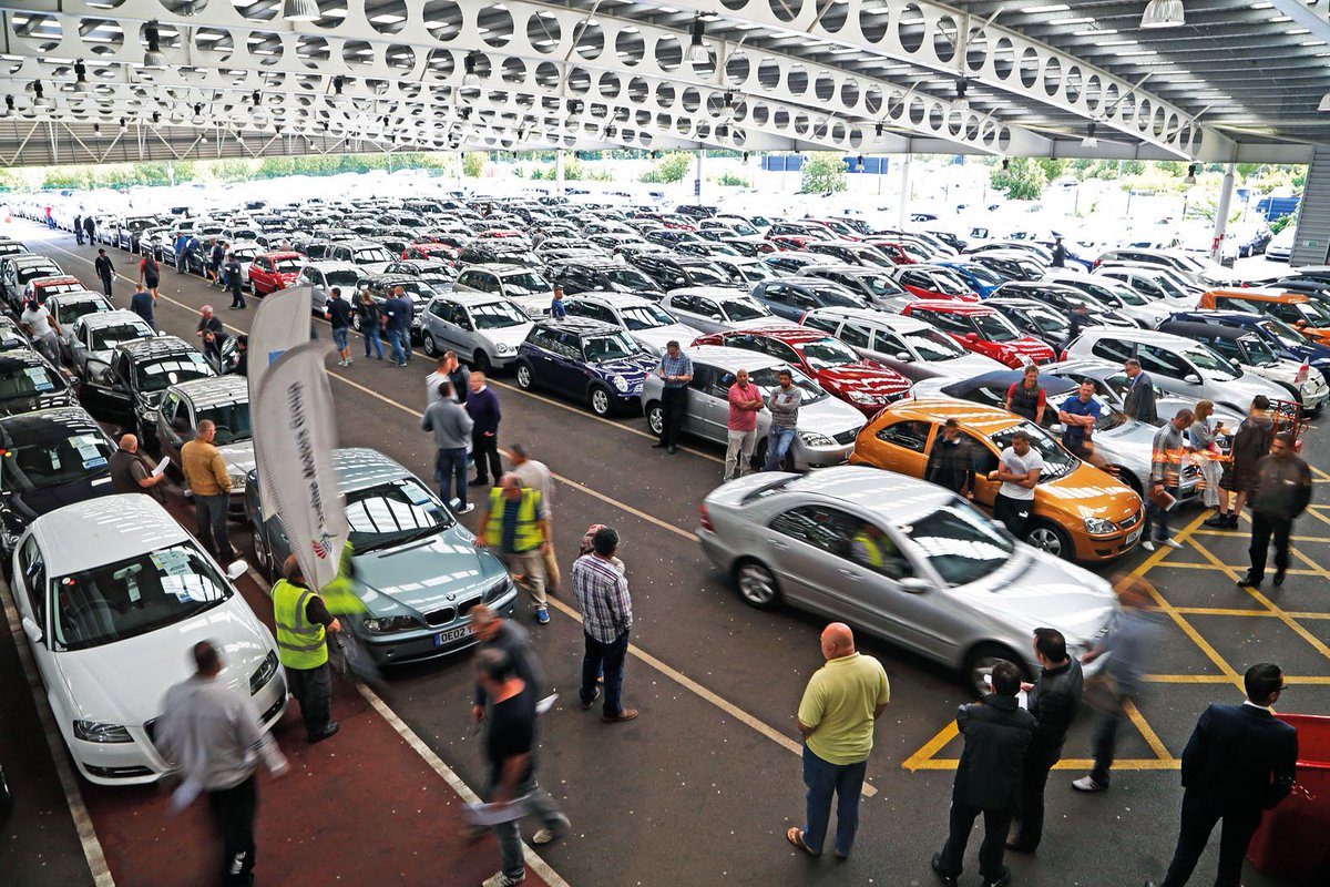 whatcar's tweet image. Thinking of buying your next car at auction? Our complete car auction buying guide is here: buff.ly/1SsQvkM