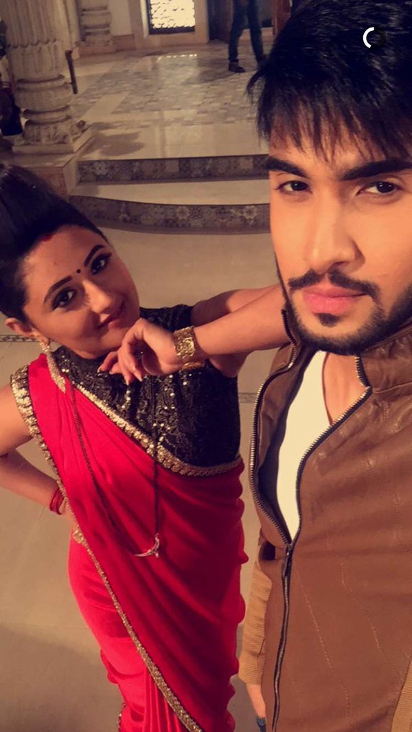 d1nXdayss's tweet photo. Friendship💝☺ @TheRashamiDesai @lakshlalwani19 https://t.co/XF60p6qEMm