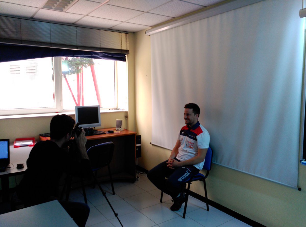UPMRacing's tweet photo. Esta mañana hubo sesión de fotos...#GoUPMRacing https://t.co/F36nPkQ91E