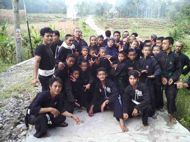 Foto bersama siswa ranting buay rawan #psht-oku-selatan <a href="/psht/">psht</a> @pshtmedia