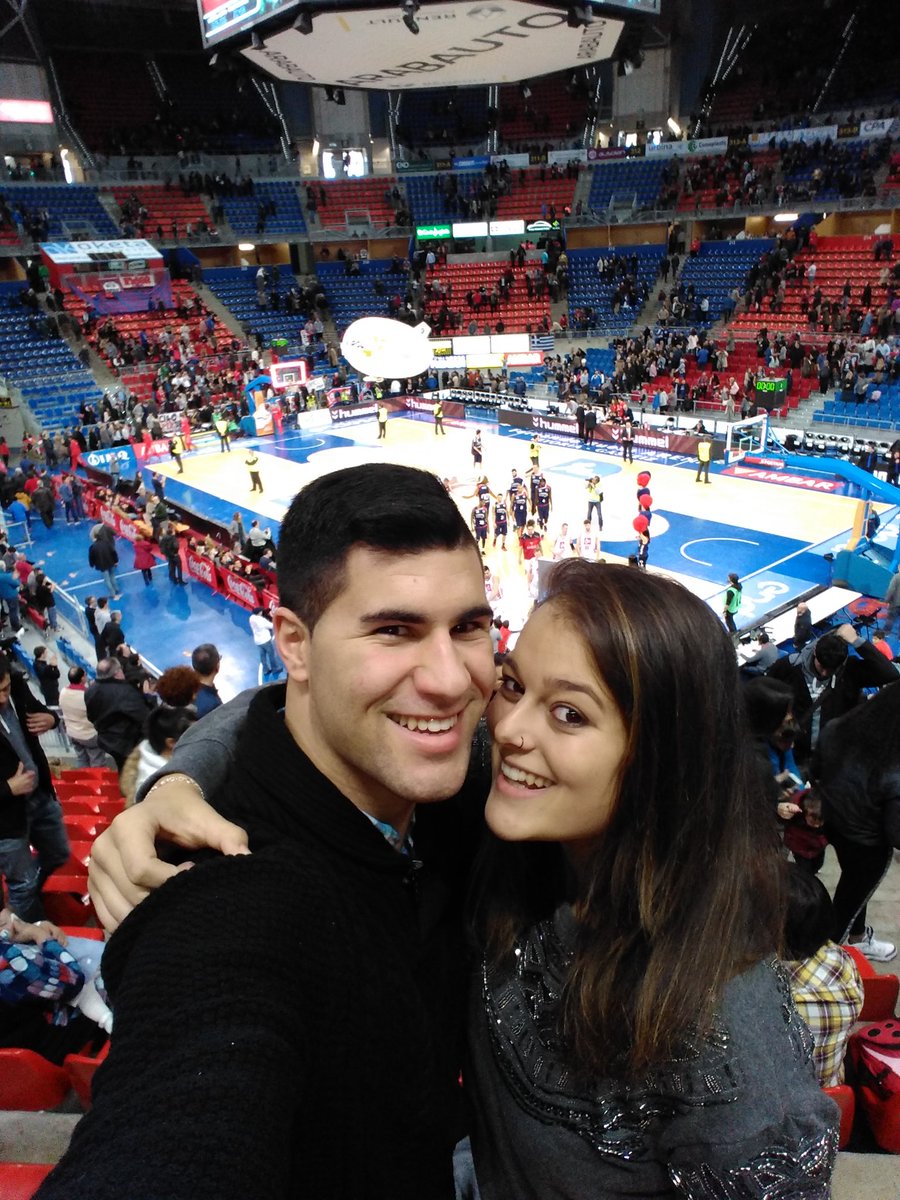 RoberSantaa's tweet photo. Finde semana en Vitoria! Hay que aprovechar el tiempo al máximo! @_Lau_Luli buena celebración de cumpleaños! #8 #tQ https://t.co/iel38sQZoh