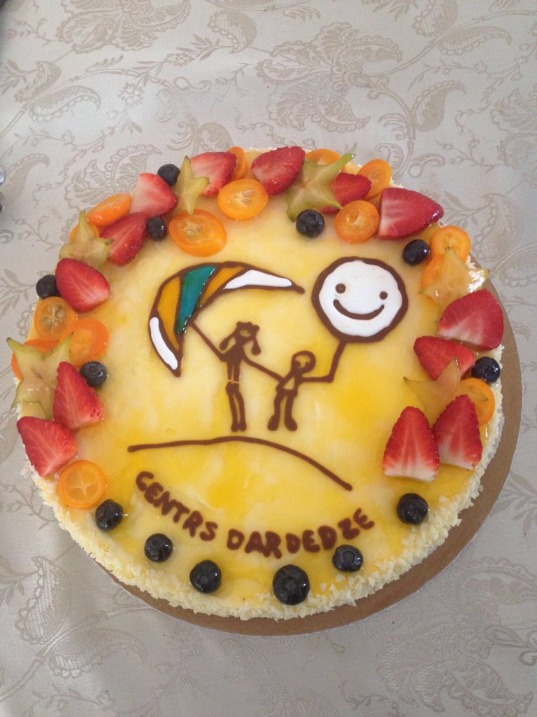 <a href="/ciemakukulis/">Ciemakukulis</a> paldies par Dardedzes dzimšanas dienas torti. Tik garšīga! Notiesājām līdz pēdējai drupačai.