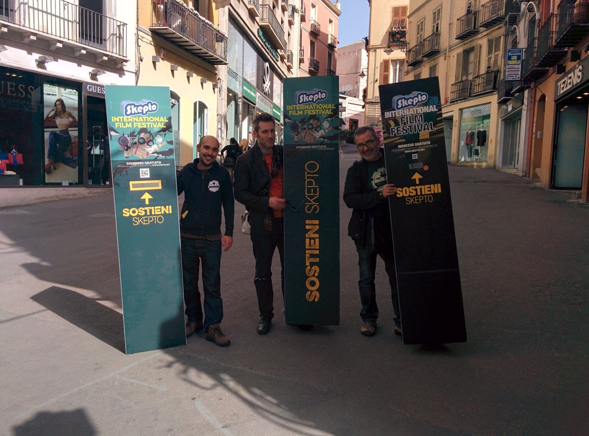 skeptofilmfest's tweet photo. Anche i totem sono arrivati...appuntamento mercoledì alle 19 per l'inaugurazione di #Skepto7 https://t.co/qo2ejOAOyk
