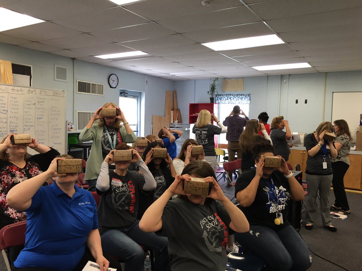 MCScommunicates's tweet photo. Google Time with Bradley at The Discovery School!!! #DSExplorers! https://t.co/YJzsFEs2C1