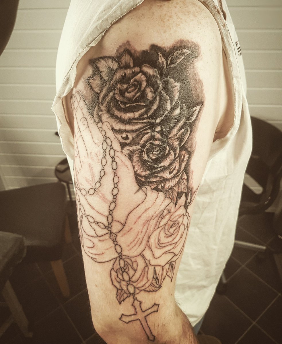 studio27_kent's tweet photo. Dreaded 90s tribal design, covered with this awesome rose and religious design.. underway. https://t.co/eTq0wdKUBN